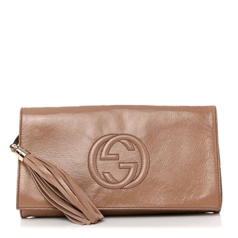 GUCCI Soft Patent Medium Soho Clutch Dark Cipria